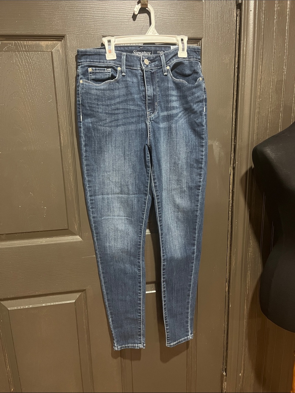 Levi's Dark Blue Skinny Jeans with Subtle Fading